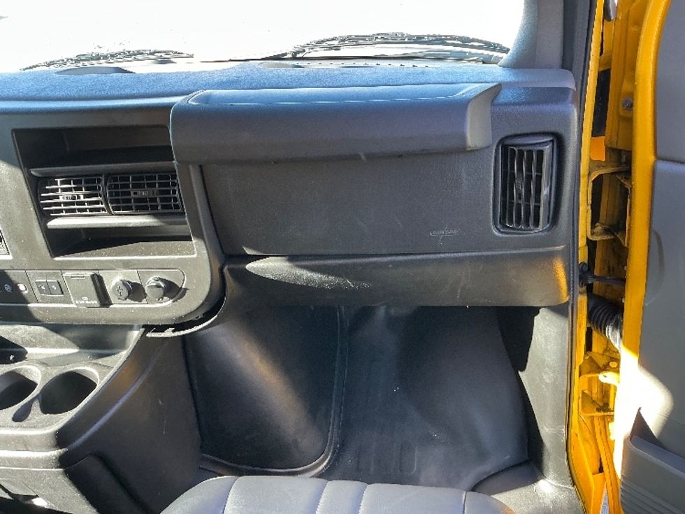 Light Duty Box Truck-Light and Medium Duty Trucks-GMC-2021-Savana G33503-Garden City-GA-101,975\n\t\tmiles-$ 27,750 - Image 20