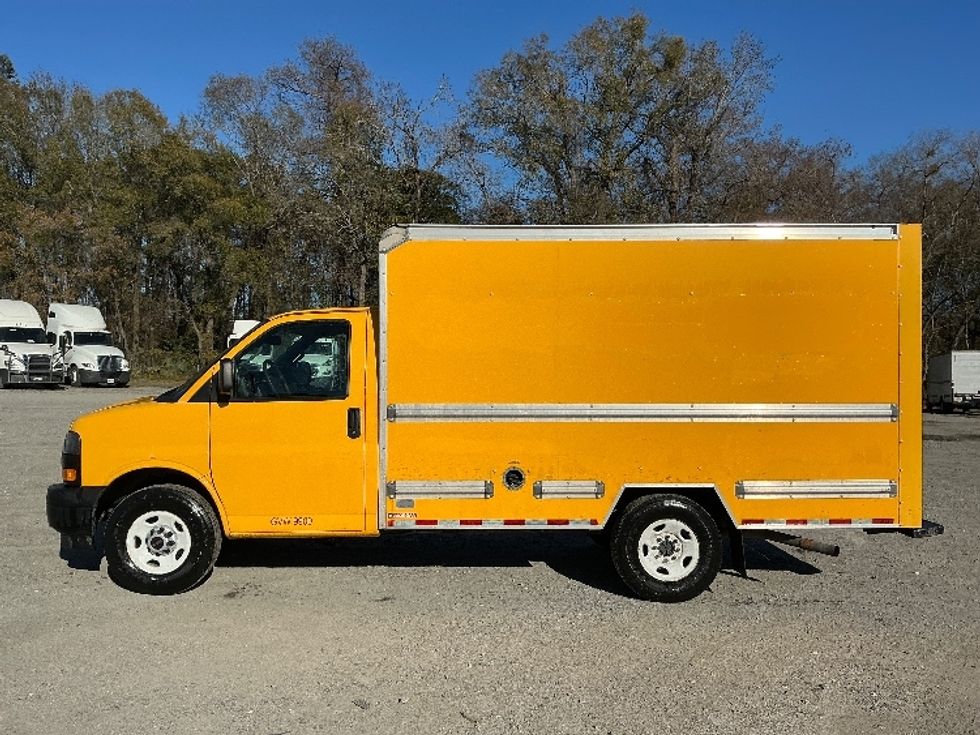 Light Duty Box Truck-Light and Medium Duty Trucks-GMC-2021-Savana G33503-Garden City-GA-101,975\n\t\tmiles-$ 27,750 - Image 4