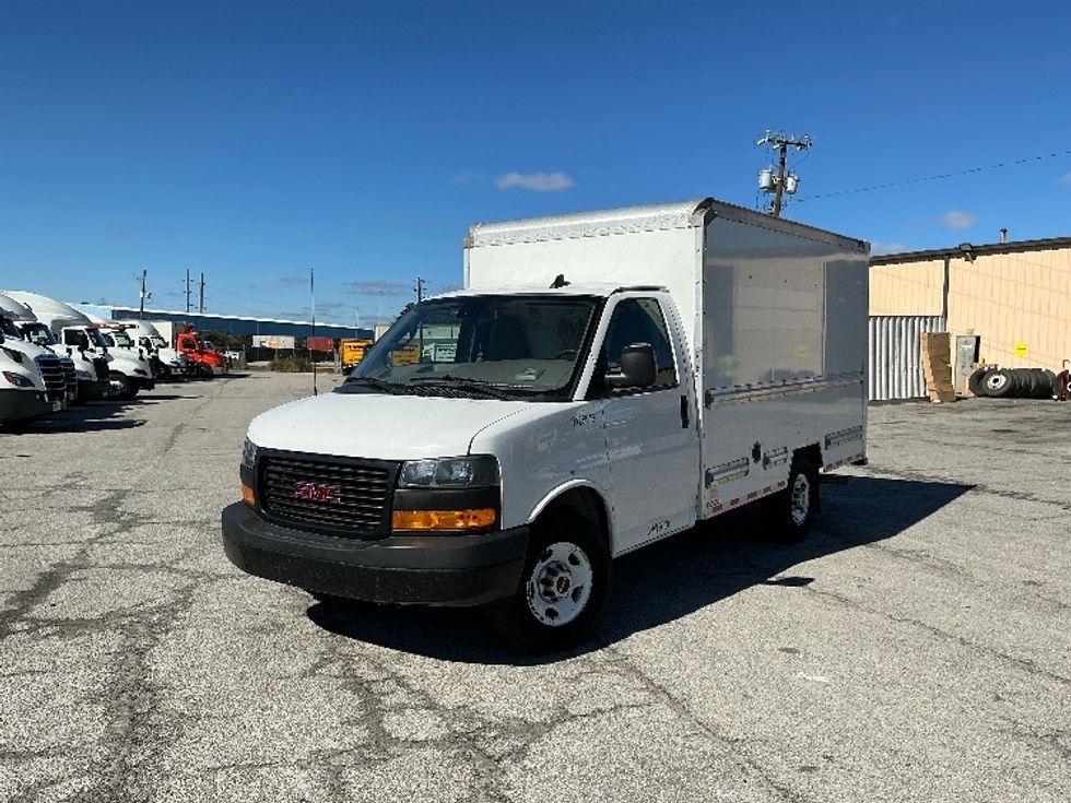 Light Duty Box Truck-Light and Medium Duty Trucks-GMC-2021-Savana G33503-Garden City-GA-107,633\n\t\tmiles-$ 29,750 - Image 3