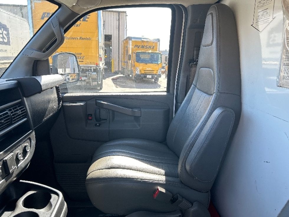 Light Duty Box Truck-Light and Medium Duty Trucks-GMC-2021-Savana G33503-Garland-TX-103,595\n\t\tmiles-$ 29,000 - Image 19