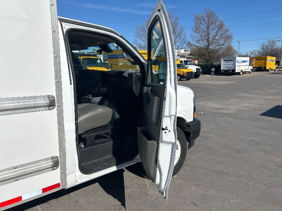 Light Duty Box Truck-Light and Medium Duty Trucks-GMC-2021-Savana G33503-Garland-TX-103,595\n\t\tmiles-$ 29,000 - Image 20