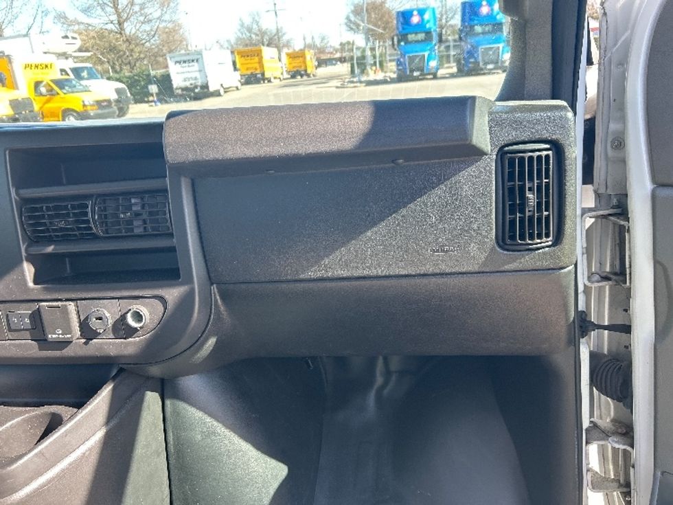 Light Duty Box Truck-Light and Medium Duty Trucks-GMC-2021-Savana G33503-Garland-TX-103,595\n\t\tmiles-$ 29,000 - Image 21