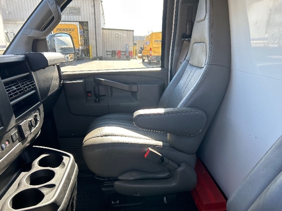 Light Duty Box Truck-Light and Medium Duty Trucks-GMC-2021-Savana G33503-Garland-TX-108,754\n\t\tmiles-$ 28,250 - Image 19