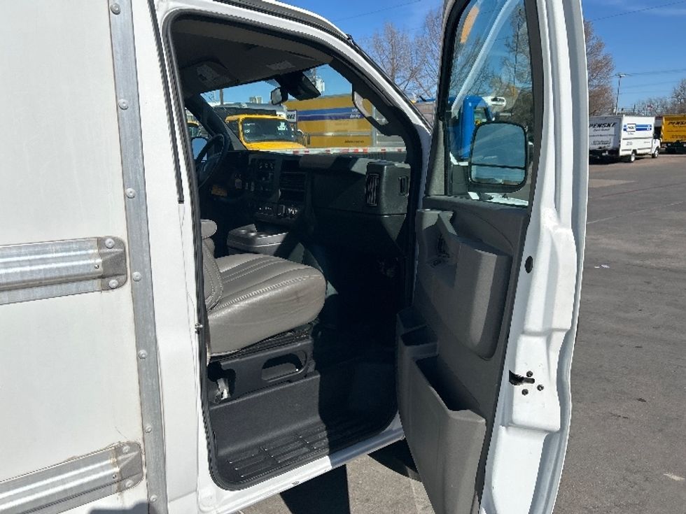 Light Duty Box Truck-Light and Medium Duty Trucks-GMC-2021-Savana G33503-Garland-TX-108,754\n\t\tmiles-$ 28,250 - Image 20