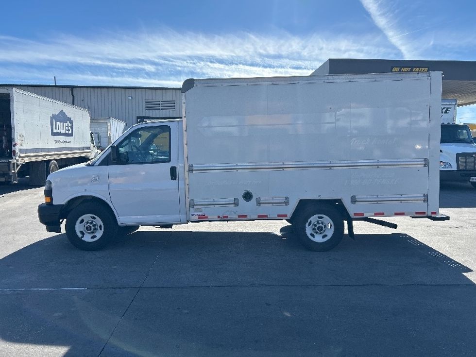 Light Duty Box Truck-Light and Medium Duty Trucks-GMC-2021-Savana G33503-Garland-TX-108,754\n\t\tmiles-$ 28,250 - Image 4