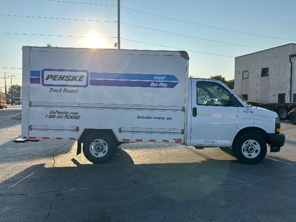 Light Duty Box Truck-Light and Medium Duty Trucks-GMC-2021-Savana G33503-Garland-TX-115,163\n\t\tmiles-$ 27,250 - Image 14