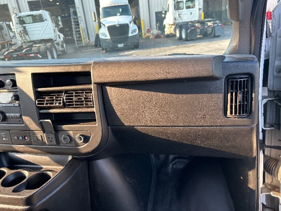 Light Duty Box Truck-Light and Medium Duty Trucks-GMC-2021-Savana G33503-Garland-TX-115,163\n\t\tmiles-$ 27,250 - Image 20