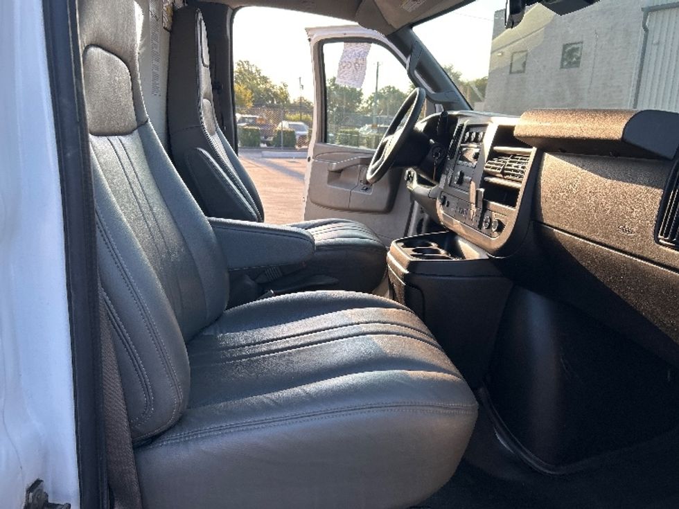 Light Duty Box Truck-Light and Medium Duty Trucks-GMC-2021-Savana G33503-Garland-TX-115,163\n\t\tmiles-$ 27,250 - Image 21