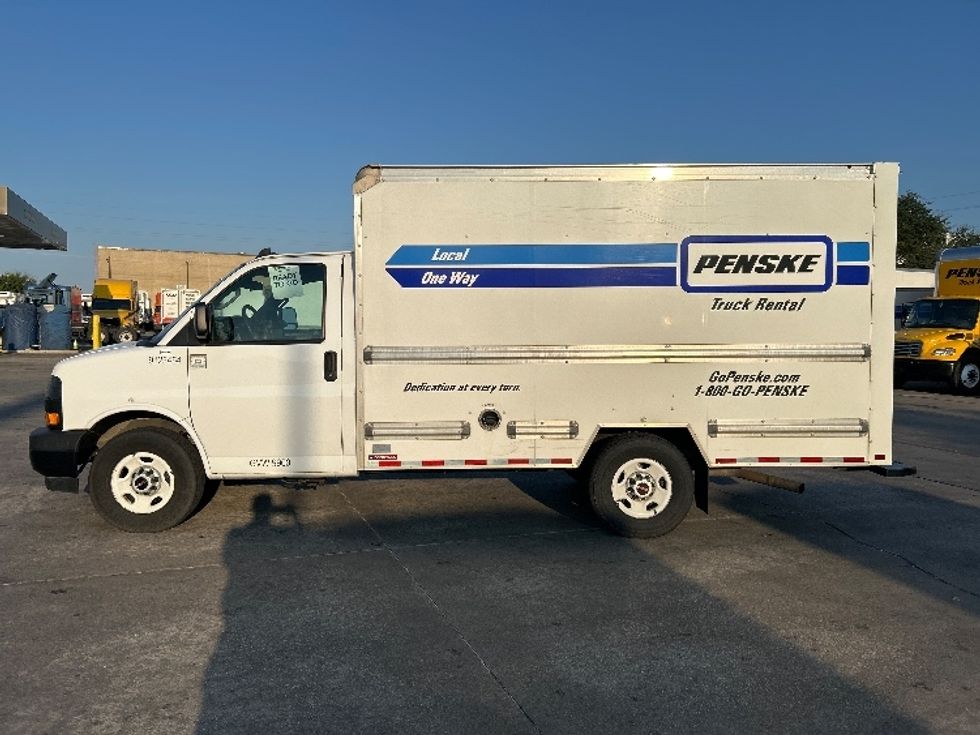 Light Duty Box Truck-Light and Medium Duty Trucks-GMC-2021-Savana G33503-Garland-TX-115,163\n\t\tmiles-$ 27,250 - Image 4