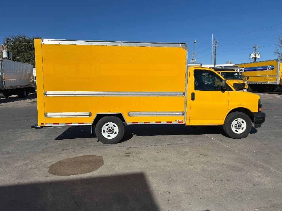 Light Duty Box Truck-Light and Medium Duty Trucks-GMC-2021-Savana G33503-Garland-TX-118,254\n\t\tmiles-$ 24,750 - Image 15