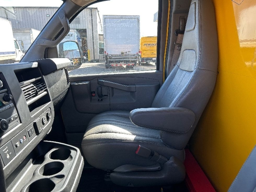 Light Duty Box Truck-Light and Medium Duty Trucks-GMC-2021-Savana G33503-Garland-TX-118,254\n\t\tmiles-$ 24,750 - Image 19