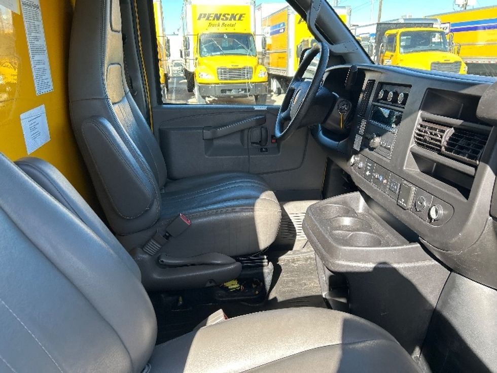 Light Duty Box Truck-Light and Medium Duty Trucks-GMC-2021-Savana G33503-Garland-TX-118,254\n\t\tmiles-$ 24,750 - Image 22