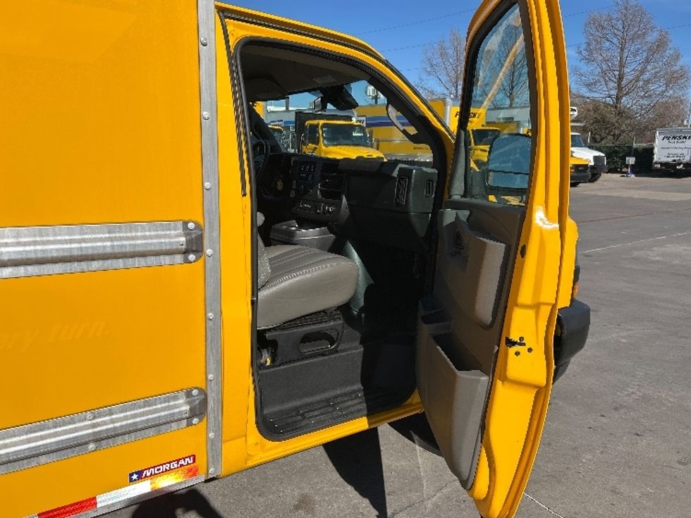 Light Duty Box Truck-Light and Medium Duty Trucks-GMC-2021-Savana G33503-Garland-TX-118,573\n\t\tmiles-$ 24,750 - Image 20