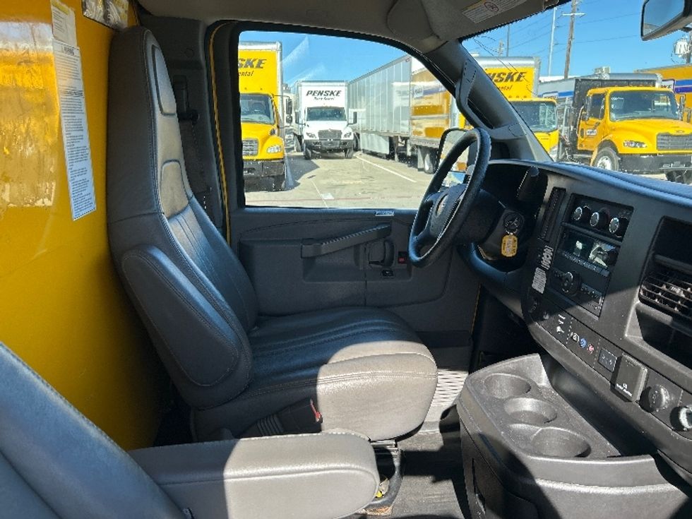 Light Duty Box Truck-Light and Medium Duty Trucks-GMC-2021-Savana G33503-Garland-TX-118,573\n\t\tmiles-$ 24,750 - Image 22