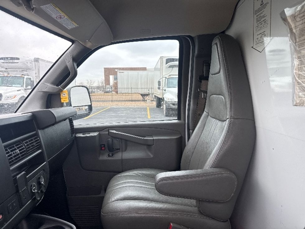 Light Duty Box Truck-Light and Medium Duty Trucks-GMC-2021-Savana G33503-Greeley-CO-105,798\n\t\tmiles-$ 29,750 - Image 18