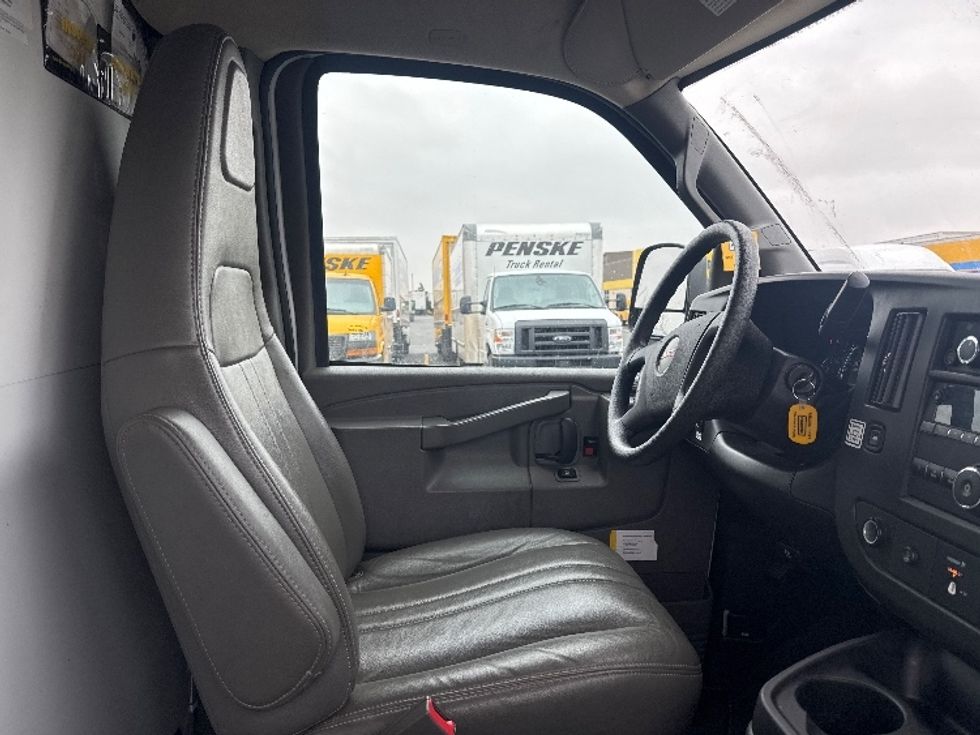 Light Duty Box Truck-Light and Medium Duty Trucks-GMC-2021-Savana G33503-Greeley-CO-105,798\n\t\tmiles-$ 29,750 - Image 21