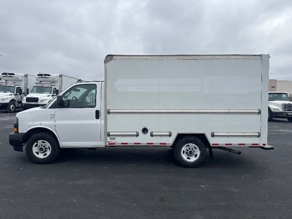 Light Duty Box Truck-Light and Medium Duty Trucks-GMC-2021-Savana G33503-Greeley-CO-105,798\n\t\tmiles-$ 29,750 - Image 4