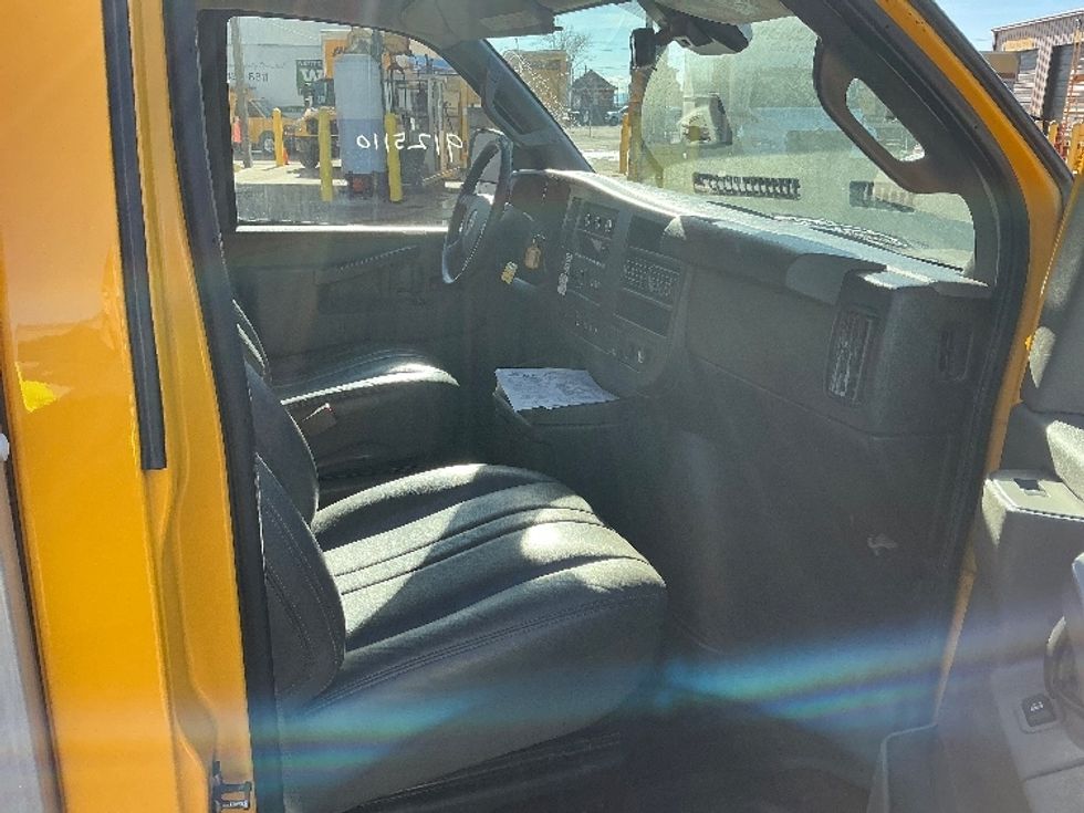 Light Duty Box Truck-Light and Medium Duty Trucks-GMC-2021-Savana G33503-Greeley-CO-119,941\n\t\tmiles-$ 25,500 - Image 22