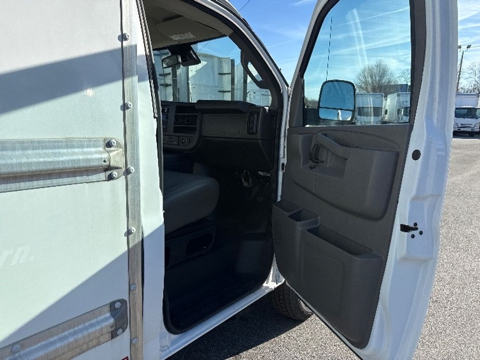 Light Duty Box Truck-Light and Medium Duty Trucks-GMC-2021-Savana G33503-Greensboro-NC-107,339\n\t\tmiles-$ 28,500 - Image 19
