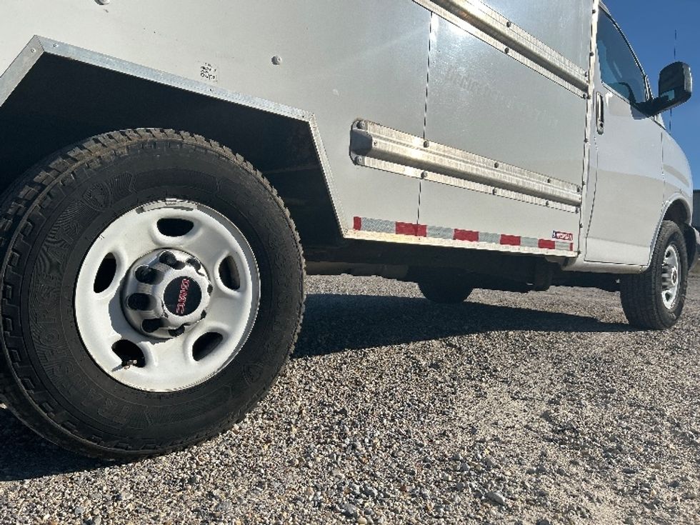 Light Duty Box Truck-Light and Medium Duty Trucks-GMC-2021-Savana G33503-Gulfport-MS-107,544\n\t\tmiles-$ 28,000 - Image 13