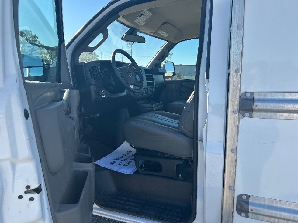 Light Duty Box Truck-Light and Medium Duty Trucks-GMC-2021-Savana G33503-Gulfport-MS-107,544\n\t\tmiles-$ 28,000 - Image 15