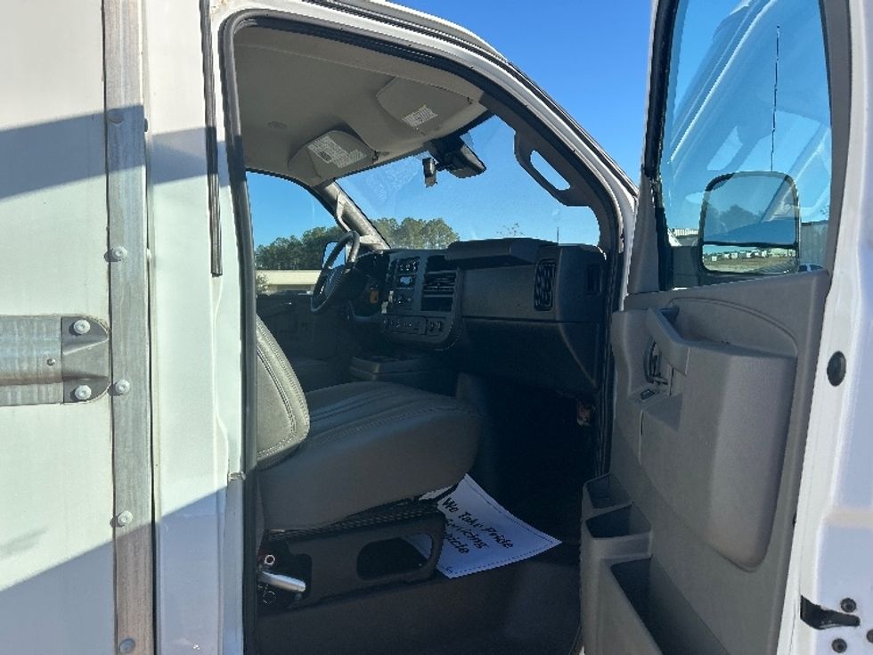 Light Duty Box Truck-Light and Medium Duty Trucks-GMC-2021-Savana G33503-Gulfport-MS-107,544\n\t\tmiles-$ 28,000 - Image 19