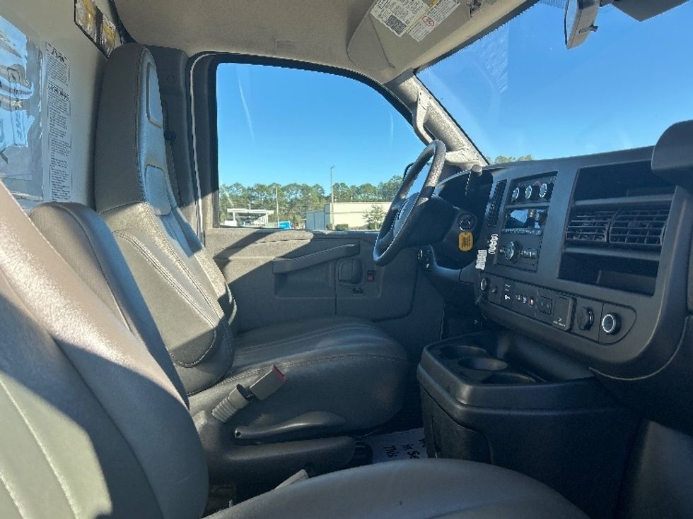 Light Duty Box Truck-Light and Medium Duty Trucks-GMC-2021-Savana G33503-Gulfport-MS-107,544\n\t\tmiles-$ 28,000 - Image 21