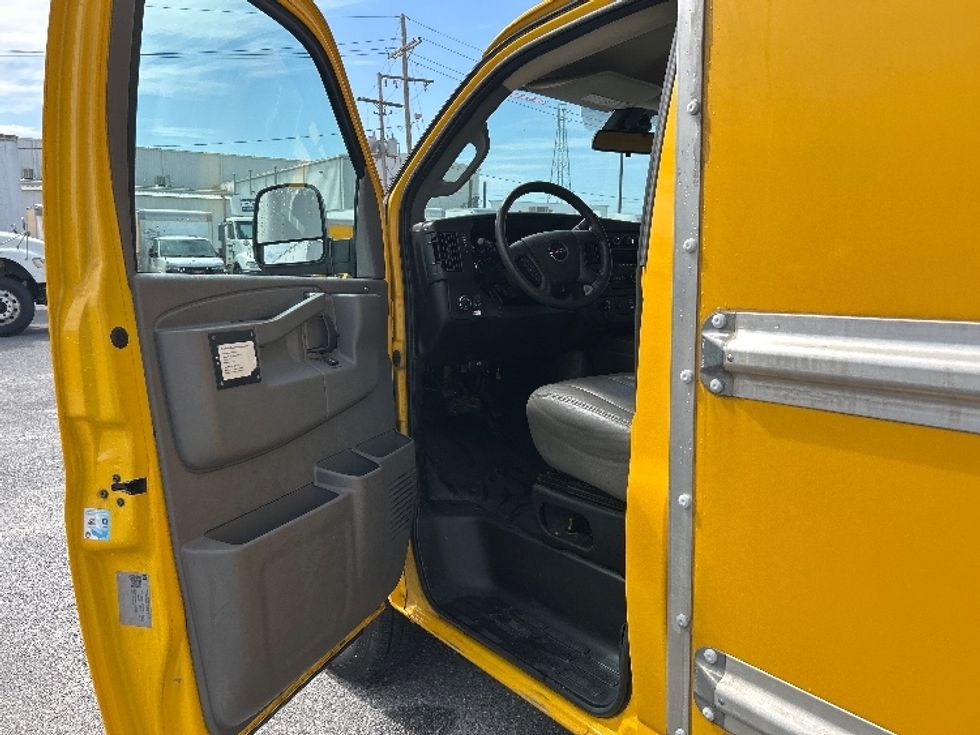 Light Duty Box Truck-Light and Medium Duty Trucks-GMC-2021-Savana G33503-Hammond-LA-72,953\n\t\tmiles-$ 28,000 - Image 15
