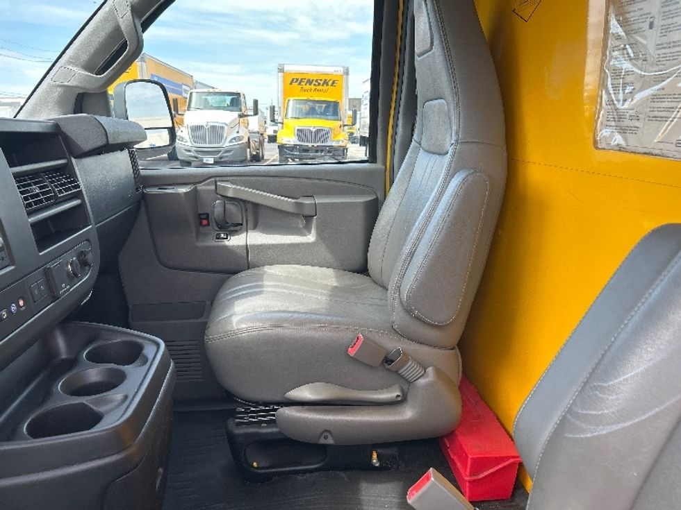 Light Duty Box Truck-Light and Medium Duty Trucks-GMC-2021-Savana G33503-Hammond-LA-72,953\n\t\tmiles-$ 28,000 - Image 18