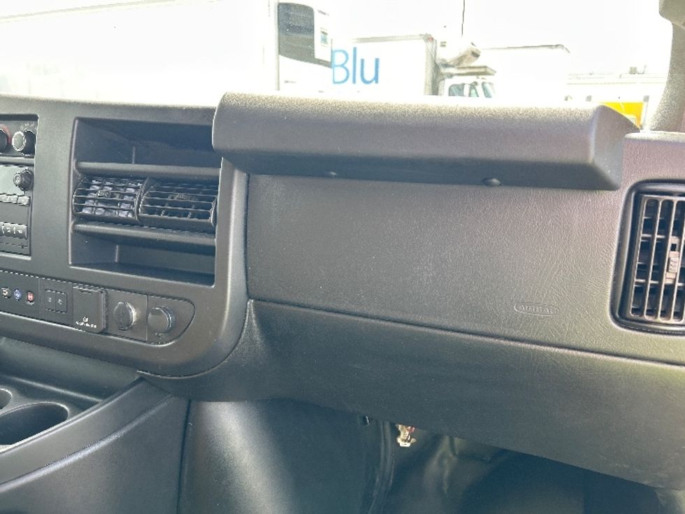 Light Duty Box Truck-Light and Medium Duty Trucks-GMC-2021-Savana G33503-Hammond-LA-72,953\n\t\tmiles-$ 28,000 - Image 20