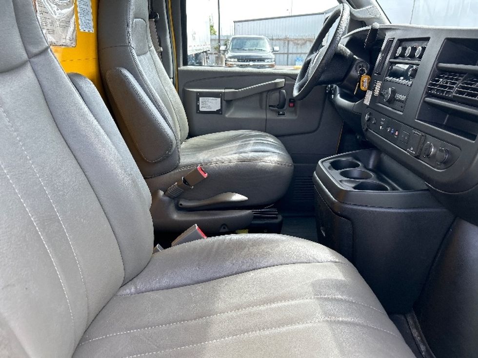 Light Duty Box Truck-Light and Medium Duty Trucks-GMC-2021-Savana G33503-Hammond-LA-72,953\n\t\tmiles-$ 28,000 - Image 21