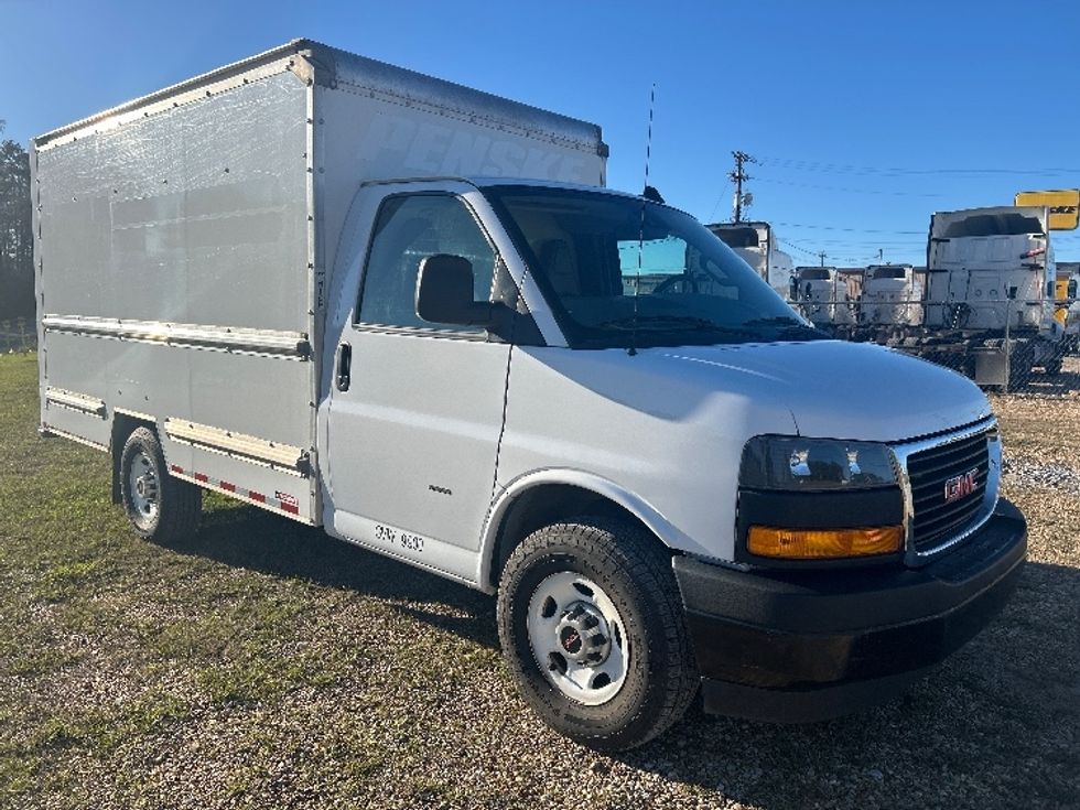 Light Duty Box Truck-Light and Medium Duty Trucks-GMC-2021-Savana G33503-Hattiesburg-MS-102,608\n\t\tmiles-$ 28,500 - Image 1