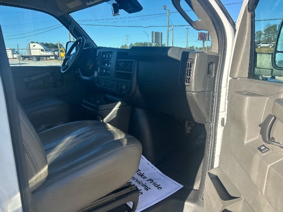 Light Duty Box Truck-Light and Medium Duty Trucks-GMC-2021-Savana G33503-Hattiesburg-MS-102,608\n\t\tmiles-$ 28,500 - Image 20