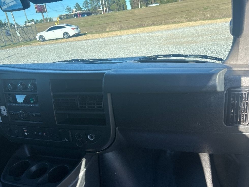 Light Duty Box Truck-Light and Medium Duty Trucks-GMC-2021-Savana G33503-Hattiesburg-MS-102,608\n\t\tmiles-$ 28,500 - Image 21