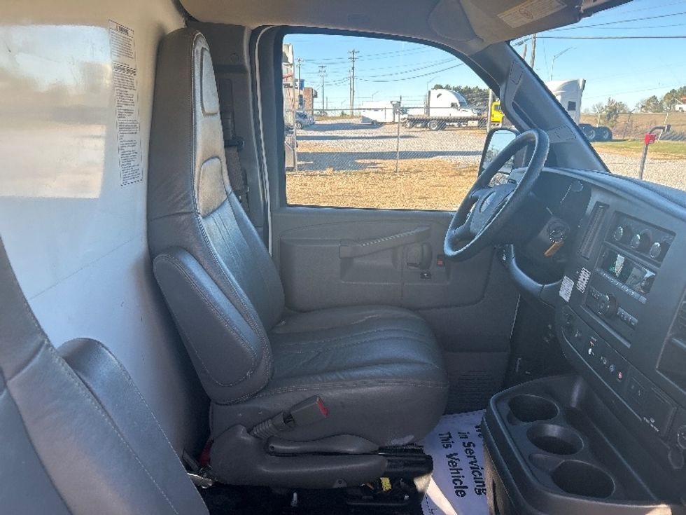Light Duty Box Truck-Light and Medium Duty Trucks-GMC-2021-Savana G33503-Hattiesburg-MS-102,608\n\t\tmiles-$ 28,500 - Image 22