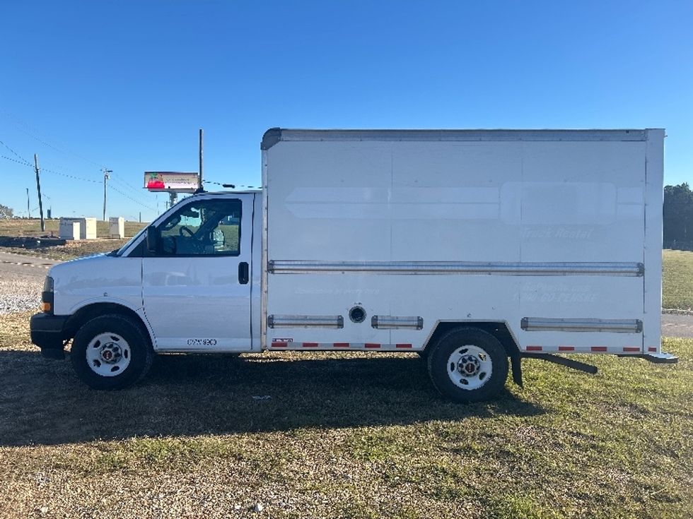 Light Duty Box Truck-Light and Medium Duty Trucks-GMC-2021-Savana G33503-Hattiesburg-MS-102,608\n\t\tmiles-$ 28,500 - Image 4