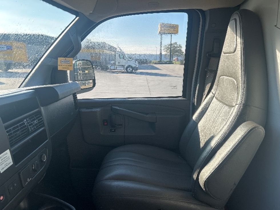 Light Duty Box Truck-Light and Medium Duty Trucks-GMC-2021-Savana G33503-Houston-TX-108,556\n\t\tmiles-$ 28,500 - Image 18