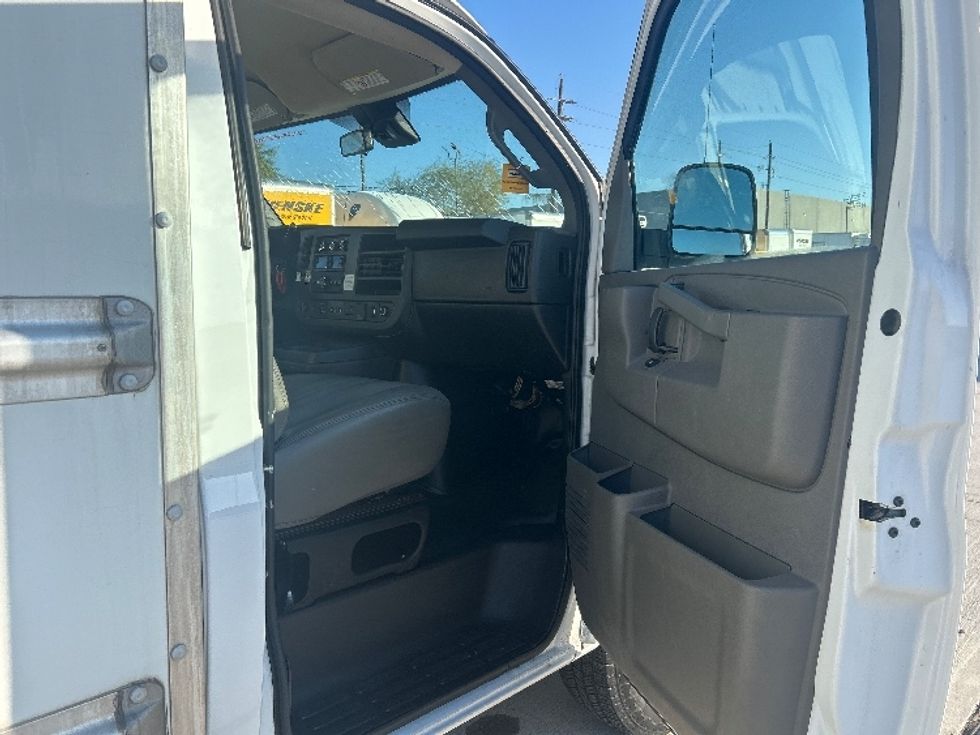 Light Duty Box Truck-Light and Medium Duty Trucks-GMC-2021-Savana G33503-Houston-TX-108,556\n\t\tmiles-$ 28,500 - Image 19