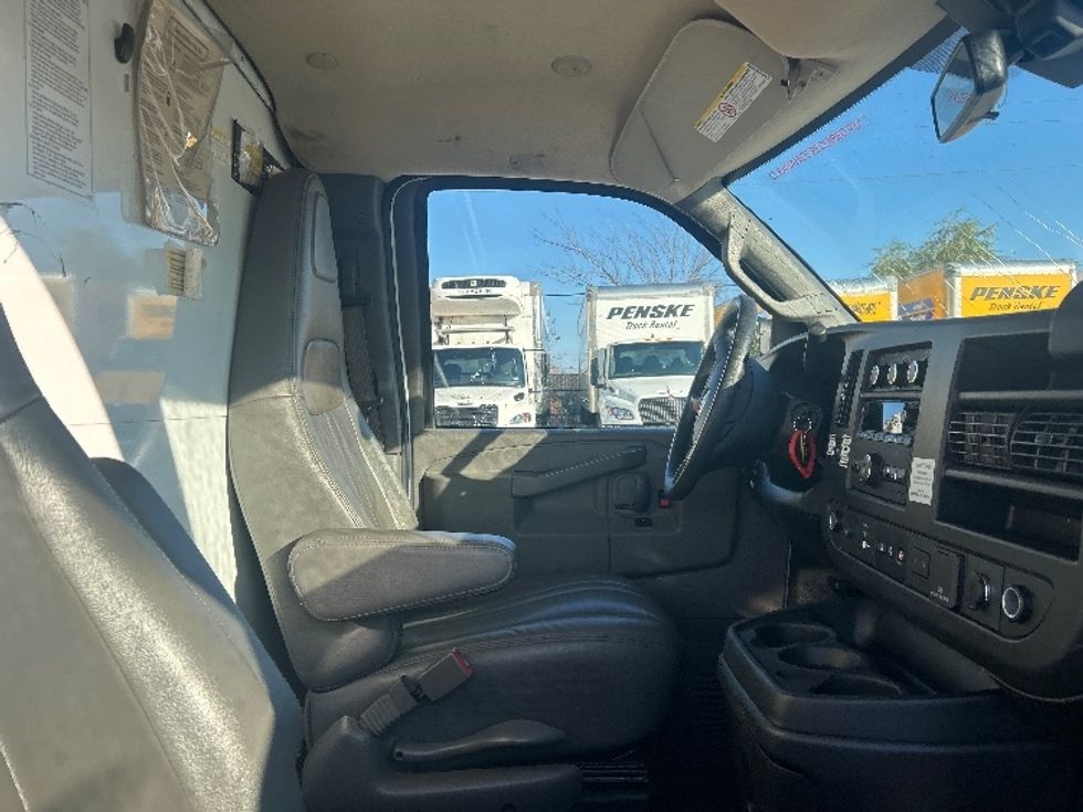 Light Duty Box Truck-Light and Medium Duty Trucks-GMC-2021-Savana G33503-Houston-TX-108,556\n\t\tmiles-$ 28,500 - Image 21