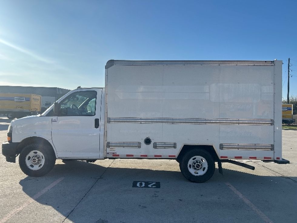Light Duty Box Truck-Light and Medium Duty Trucks-GMC-2021-Savana G33503-Houston-TX-108,556\n\t\tmiles-$ 28,500 - Image 4