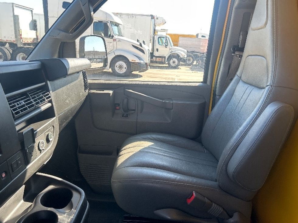 Light Duty Box Truck-Light and Medium Duty Trucks-GMC-2021-Savana G33503-Houston-TX-110,407\n\t\tmiles-$ 25,250 - Image 17