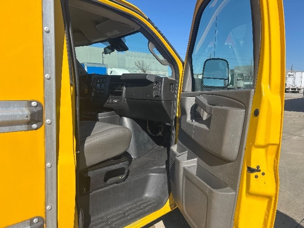 Light Duty Box Truck-Light and Medium Duty Trucks-GMC-2021-Savana G33503-Houston-TX-110,407\n\t\tmiles-$ 25,250 - Image 18