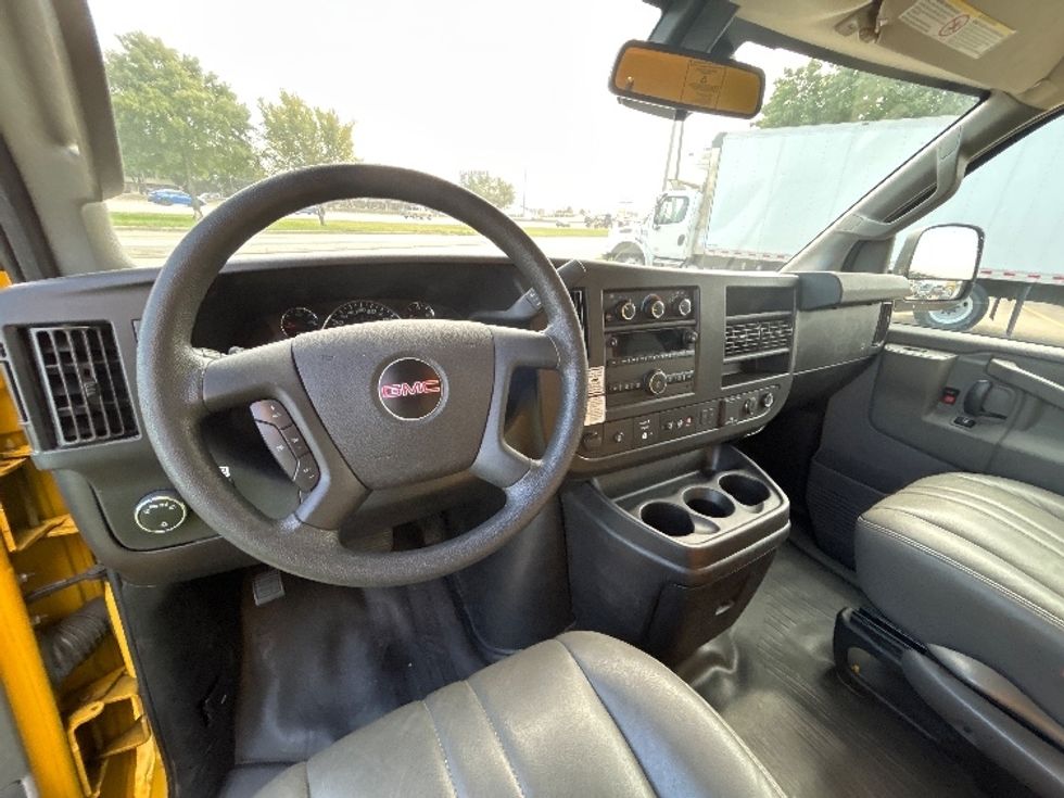 Light Duty Box Truck-Light and Medium Duty Trucks-GMC-2021-Savana G33503-Houston-TX-110,841\n\t\tmiles-$ 24,500 - Image 18