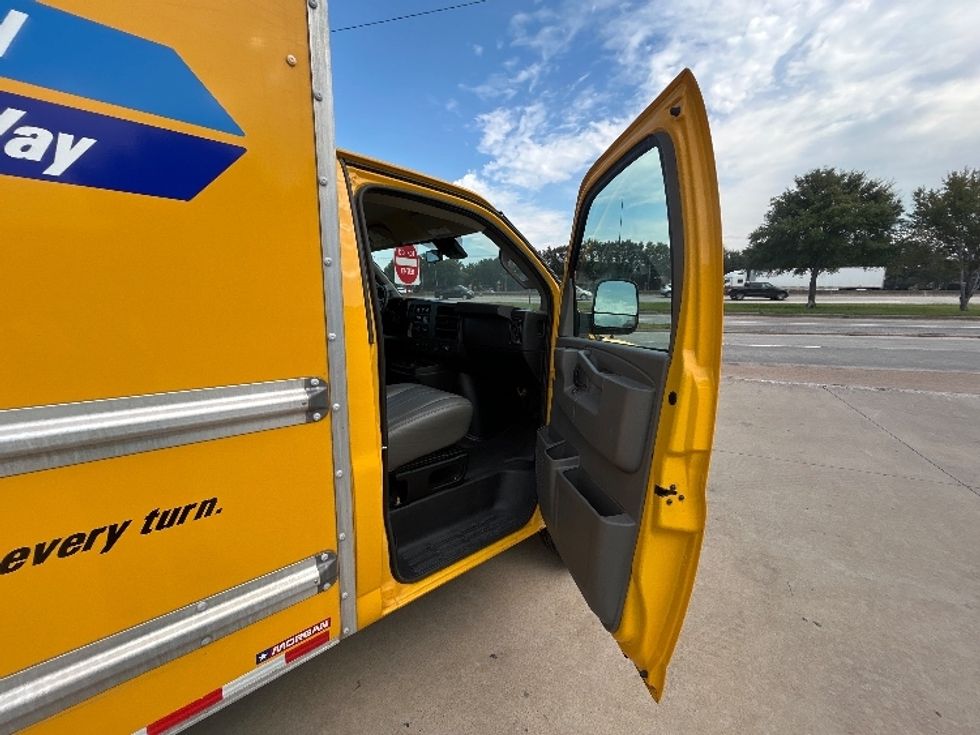 Light Duty Box Truck-Light and Medium Duty Trucks-GMC-2021-Savana G33503-Houston-TX-110,841\n\t\tmiles-$ 24,500 - Image 20