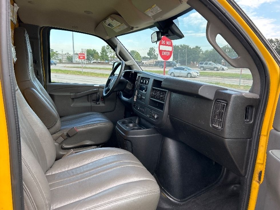 Light Duty Box Truck-Light and Medium Duty Trucks-GMC-2021-Savana G33503-Houston-TX-110,841\n\t\tmiles-$ 24,500 - Image 22