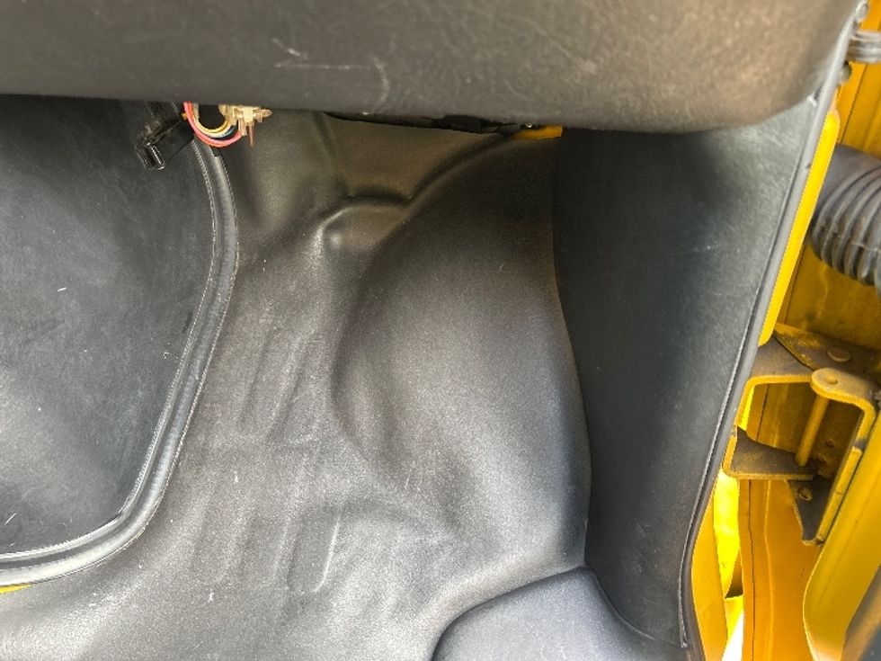 Light Duty Box Truck-Light and Medium Duty Trucks-GMC-2021-Savana G33503-Houston-TX-110,841\n\t\tmiles-$ 24,500 - Image 25