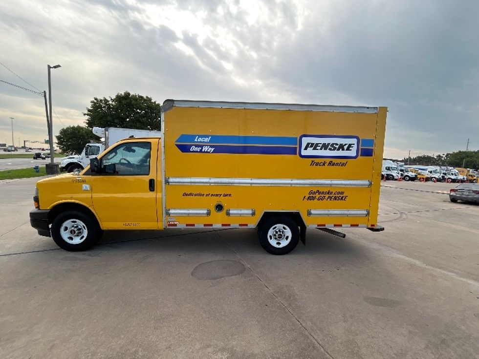 Light Duty Box Truck-Light and Medium Duty Trucks-GMC-2021-Savana G33503-Houston-TX-110,841\n\t\tmiles-$ 24,500 - Image 4