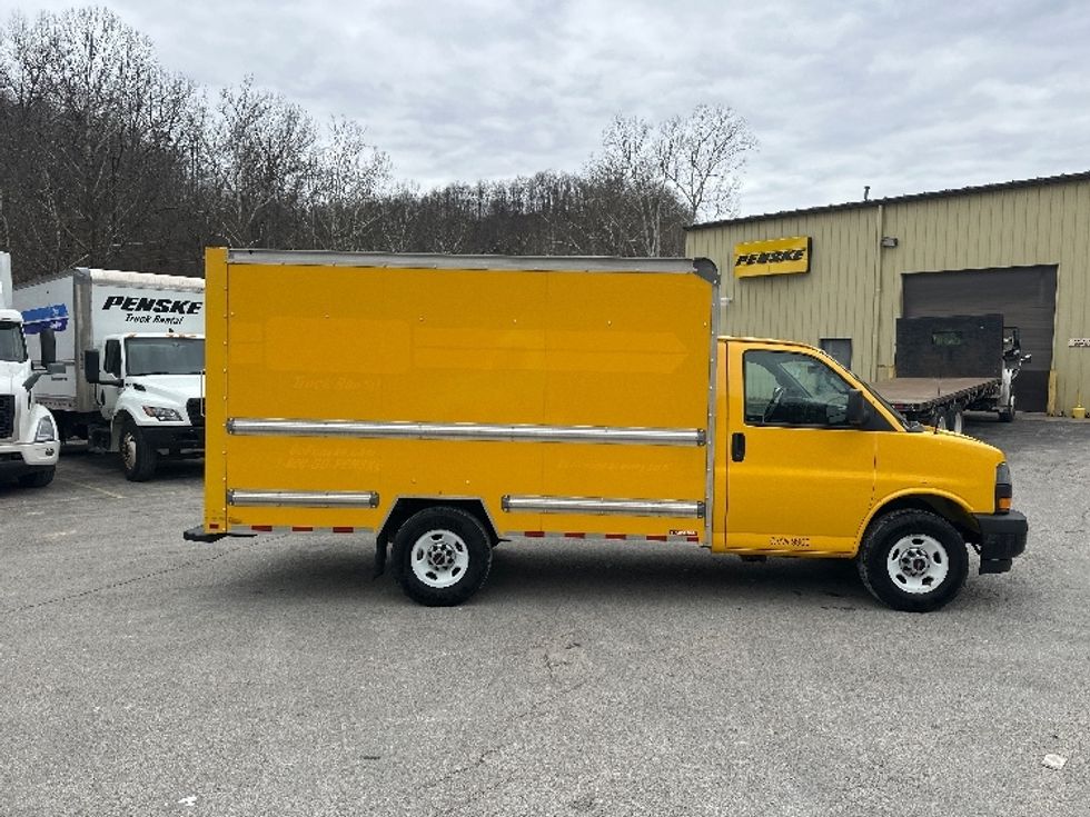 Light Duty Box Truck-Light and Medium Duty Trucks-GMC-2021-Savana G33503-Huntington-WV-106,028\n\t\tmiles-$ 25,000 - Image 15