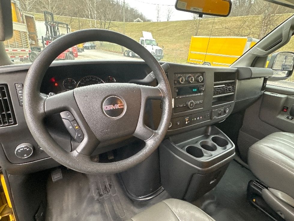 Light Duty Box Truck-Light and Medium Duty Trucks-GMC-2021-Savana G33503-Huntington-WV-106,028\n\t\tmiles-$ 25,000 - Image 17
