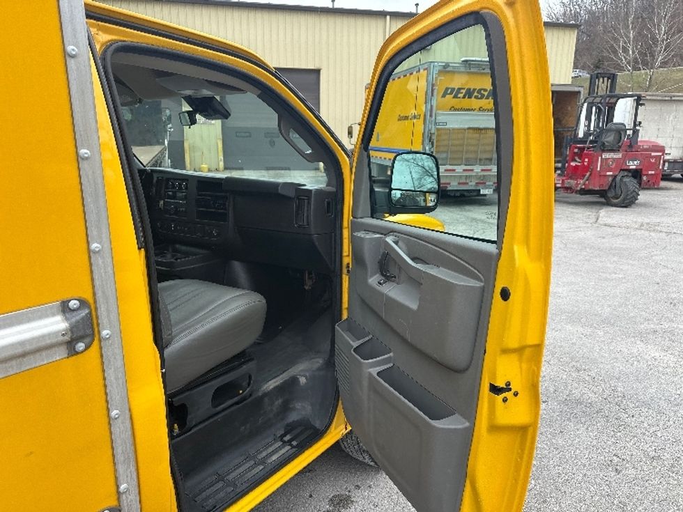 Light Duty Box Truck-Light and Medium Duty Trucks-GMC-2021-Savana G33503-Huntington-WV-106,028\n\t\tmiles-$ 25,000 - Image 20
